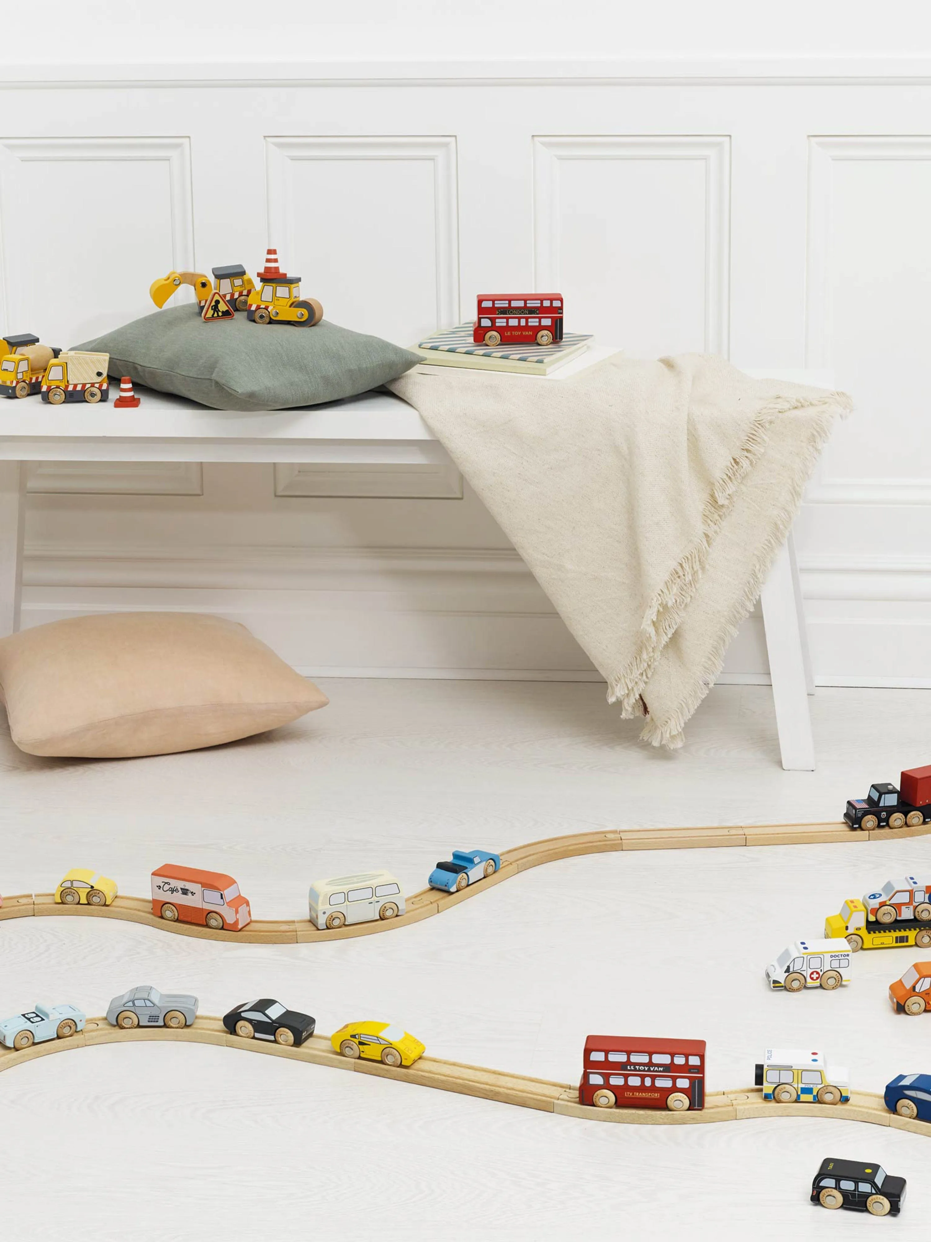 Classic Wooden Sports Cars-7 Piece (W:9 x D:3 x H:3.3 cm)