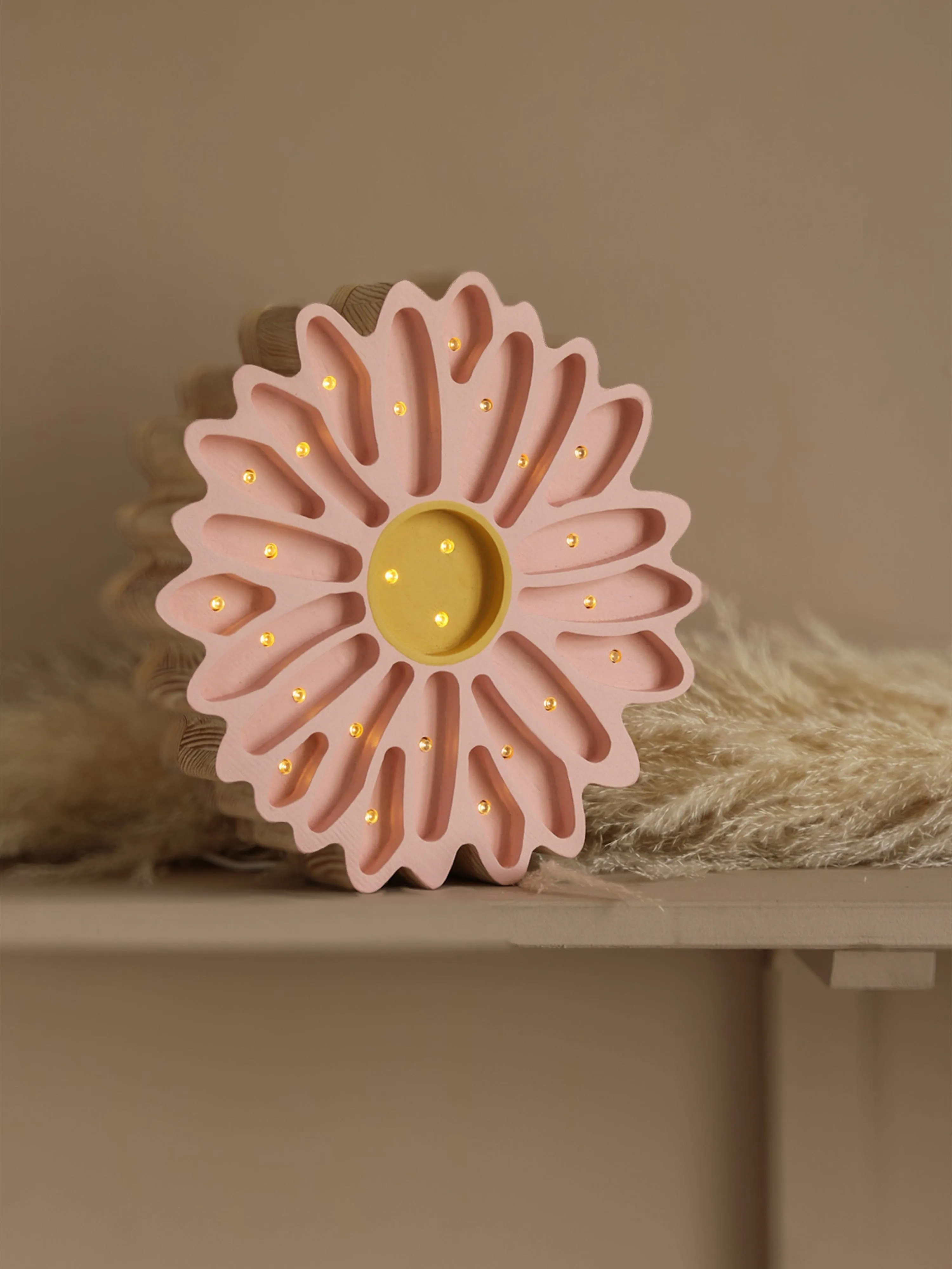 Little Lights Daisy Lamp in Pink (26.5x26.6x5.5cm)