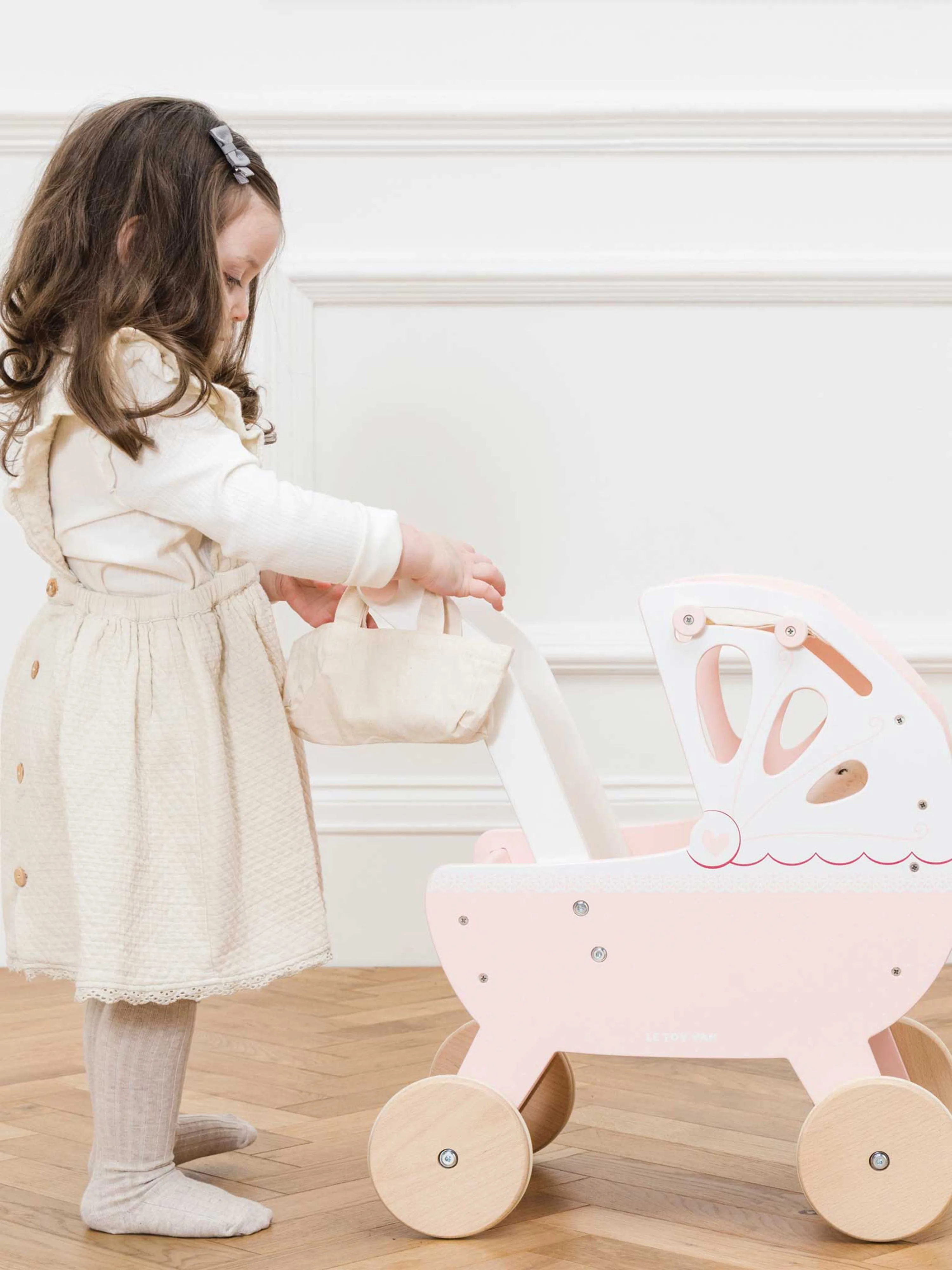 Retro Wooden Doll Pram (W:46cm D:29cm H:52.5cm)